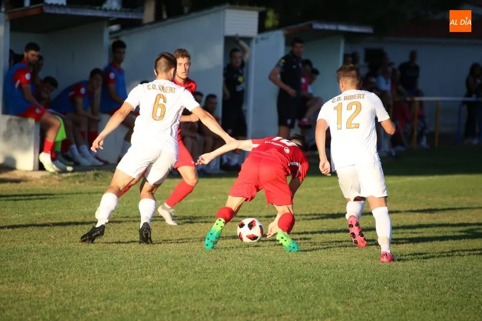 Foto 10 - El Santa Marta se impone al Ribert en un nuevo derbi (1-2)