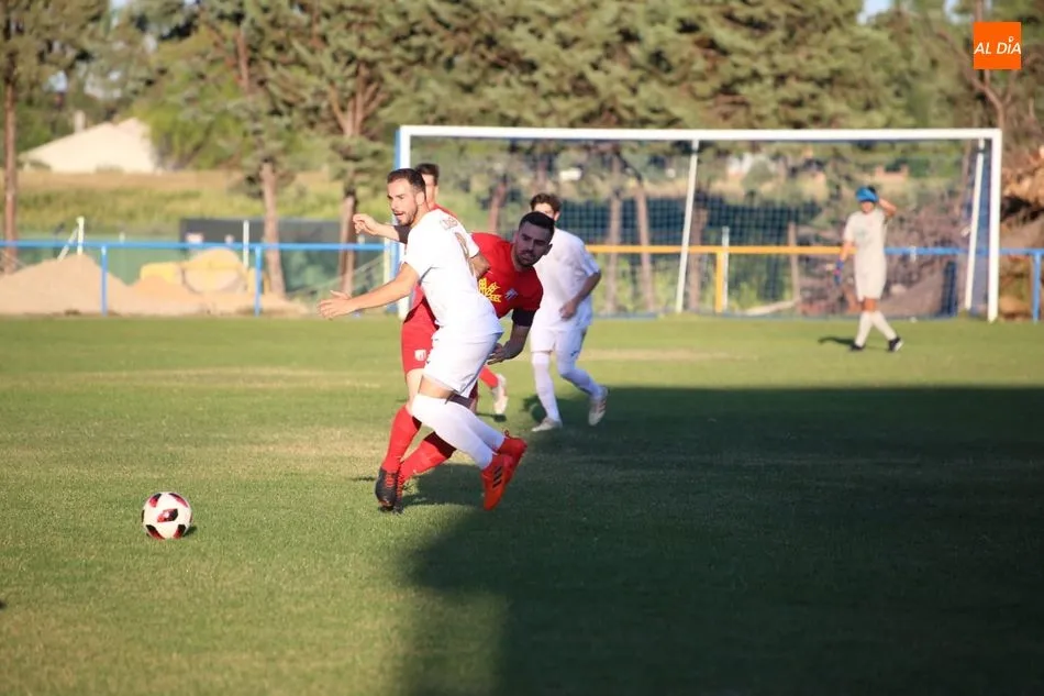 Foto 4 - El Santa Marta se impone al Ribert en un nuevo derbi (1-2)