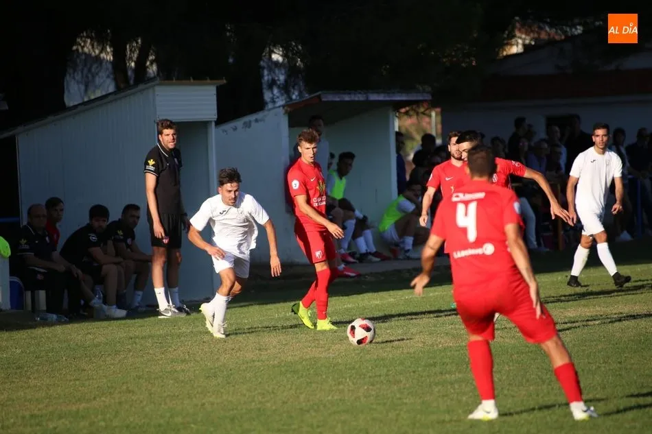 Foto 2 - El Santa Marta se impone al Ribert en un nuevo derbi (1-2)