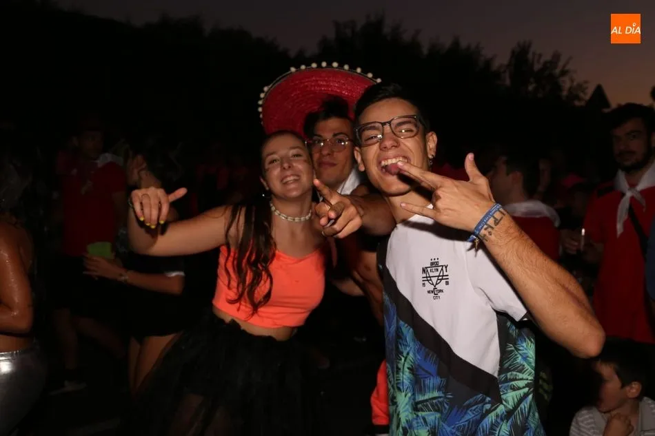 Foto 10 - Carbajosa estalla en fiestas con el tradicional chupinazo