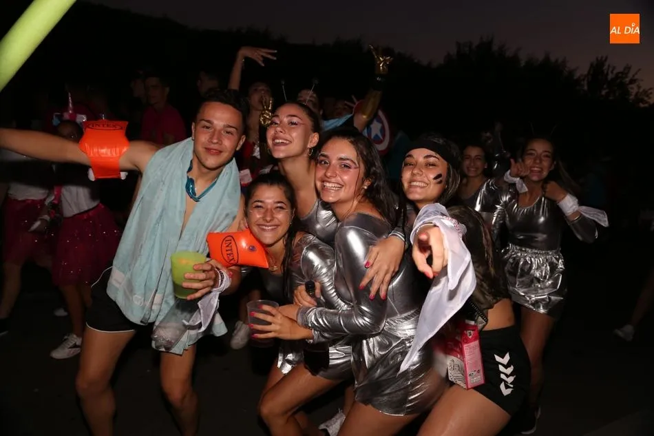 Foto 4 - Carbajosa estalla en fiestas con el tradicional chupinazo