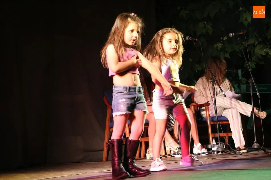 Los más pequeños de Linares de Riofrío celebran el nuevo Peque Show