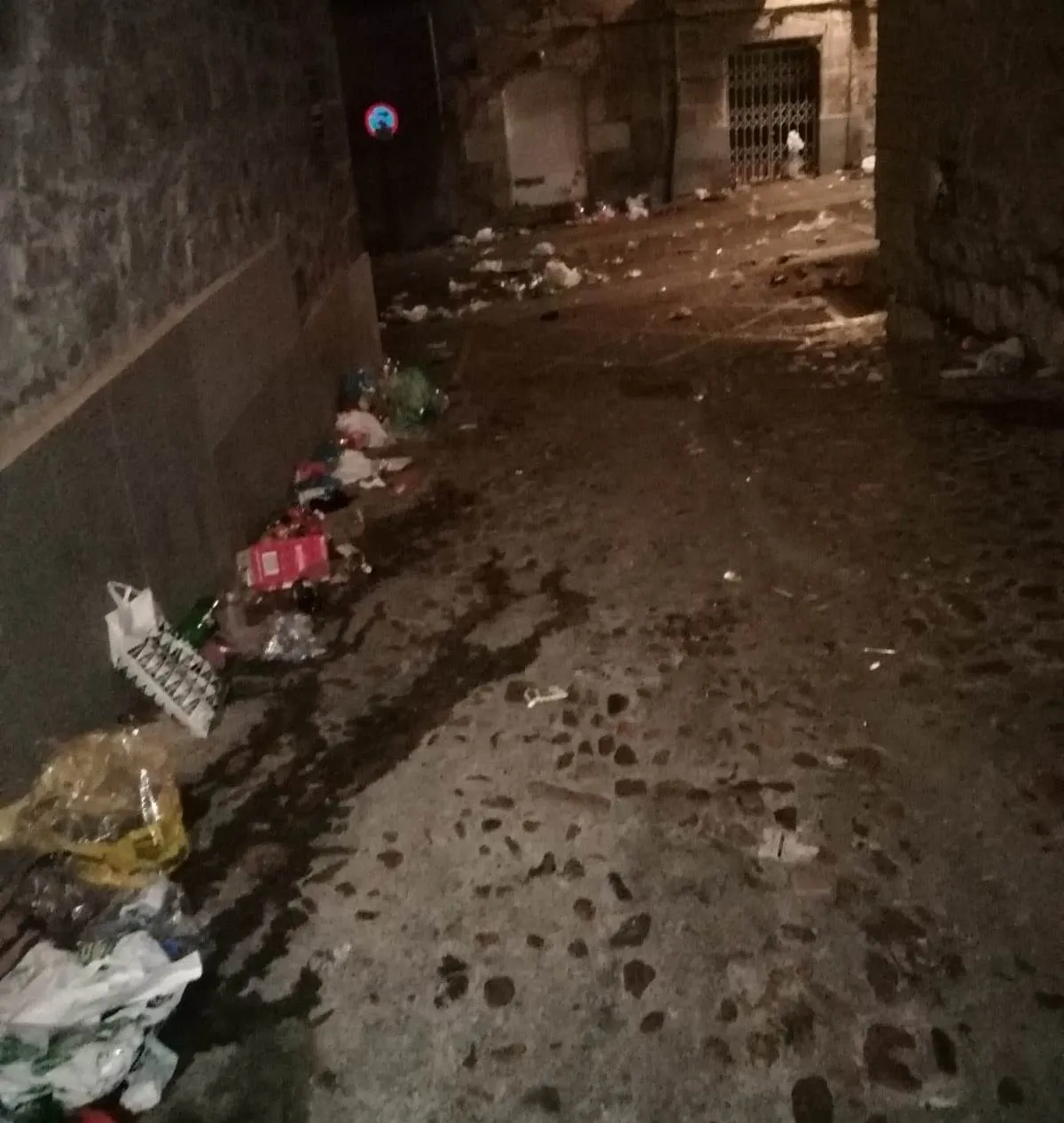 Foto 5 - Gran malestar entre los vecinos de las calles anexas a La Colada por la suciedad acumulada  