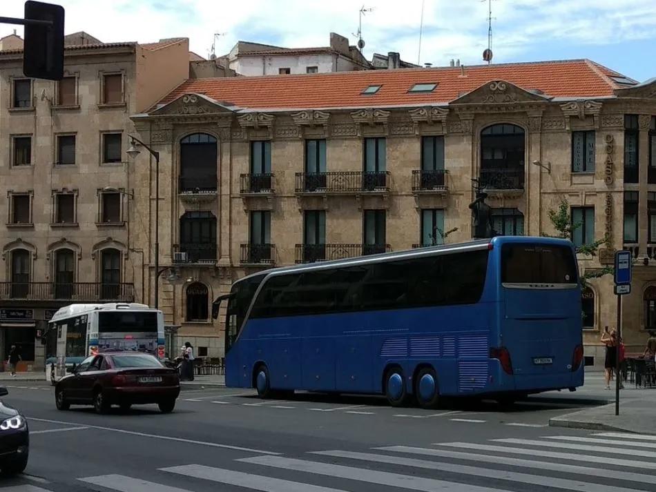 Foto 11 - Ciudadanos por la Defensa del Patrimonio pide restringir el paso de autocares de gran tama&ntilde;o por...
