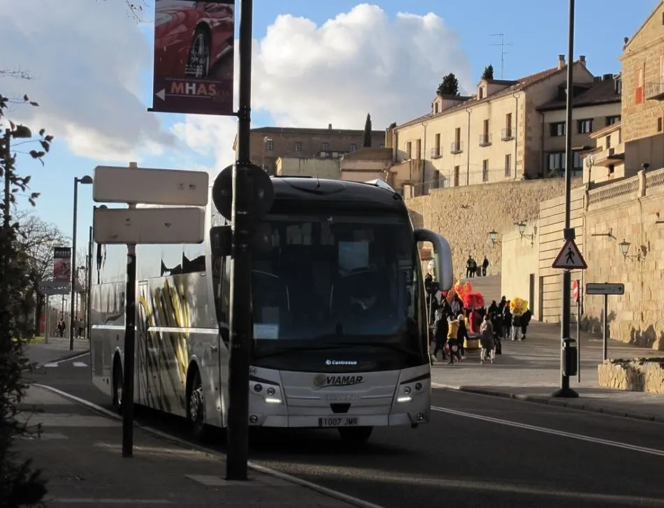 Foto 6 - Ciudadanos por la Defensa del Patrimonio pide restringir el paso de autocares de gran tama&ntilde;o por...
