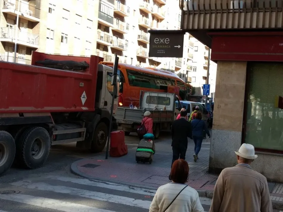Foto 4 - Ciudadanos por la Defensa del Patrimonio pide restringir el paso de autocares de gran tama&ntilde;o por...