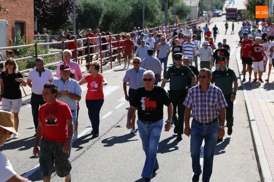 Bonito encierro de Valdeflores para el primer festejo de San Roque en Villarino  