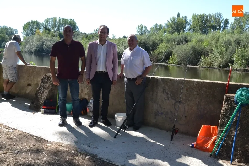 Reparado el tramo de muro que cayó al agua en la zona del Paraje  