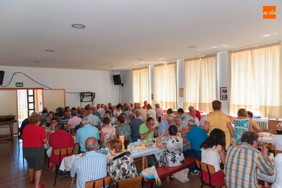Foto 7 - La Asociaci&oacute;n de Mayores de Cabeza de Framontanos celebra la comida anual de hermandad  