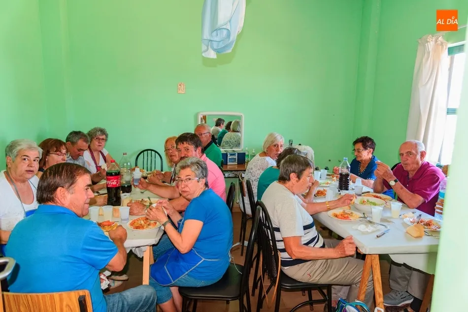 Foto 6 - La Asociaci&oacute;n de Mayores de Cabeza de Framontanos celebra la comida anual de hermandad  