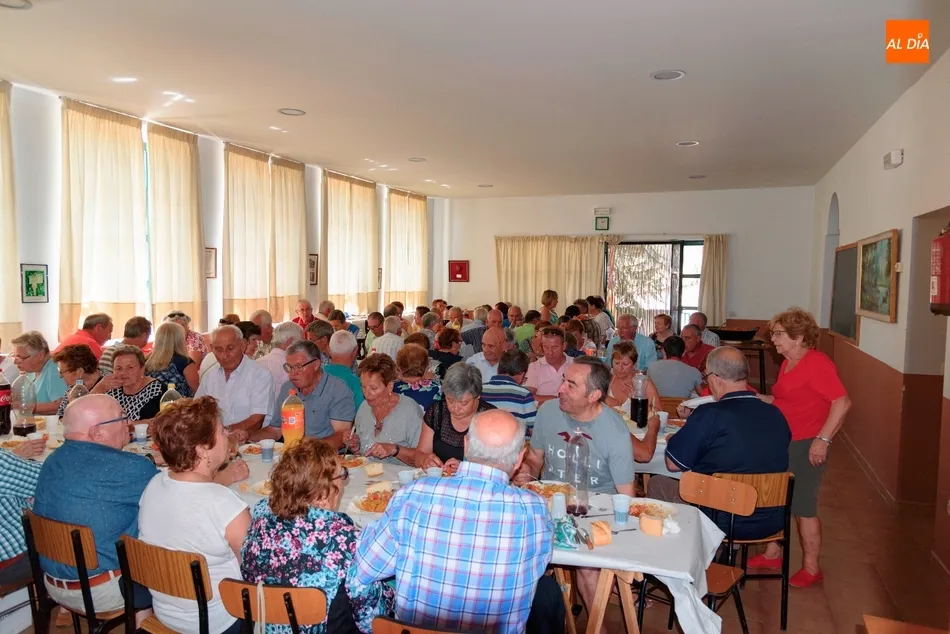 Foto 5 - La Asociaci&oacute;n de Mayores de Cabeza de Framontanos celebra la comida anual de hermandad  