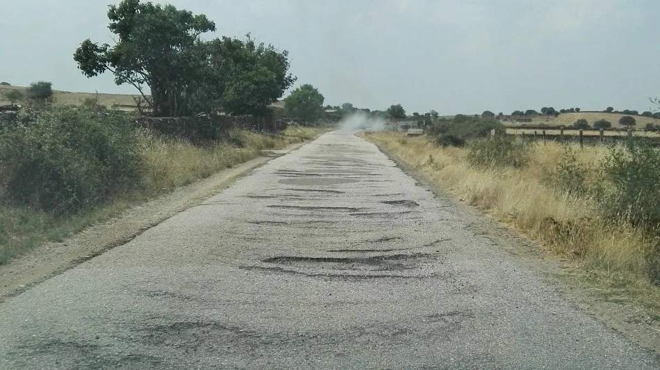 Vecinos de Barquilla denuncian que la vía que les lleva a Serranillo es intransitable  