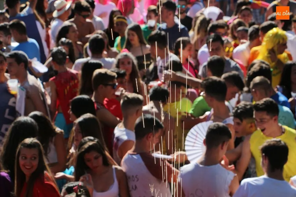 Foto 10 - Guijuelo entra en las fiestas con un colorido chupinazo