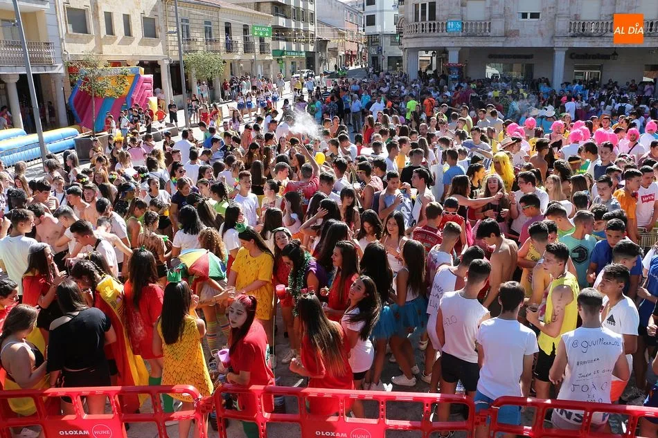 Foto 8 - Guijuelo entra en las fiestas con un colorido chupinazo