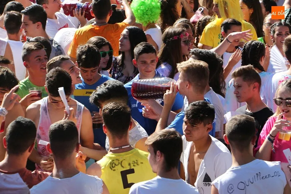 Foto 7 - Guijuelo entra en las fiestas con un colorido chupinazo