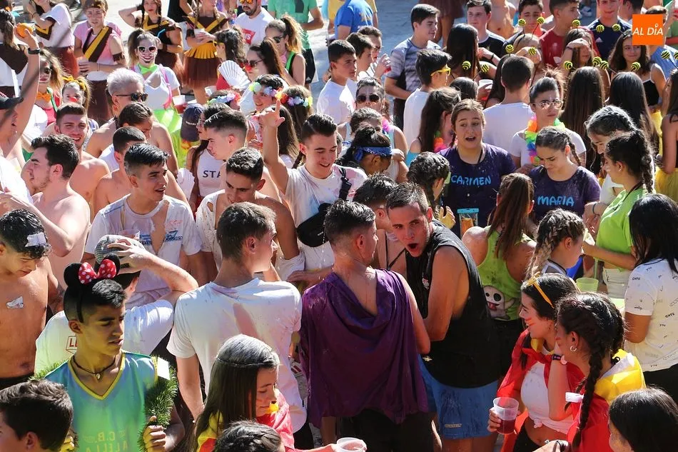 Foto 5 - Guijuelo entra en las fiestas con un colorido chupinazo