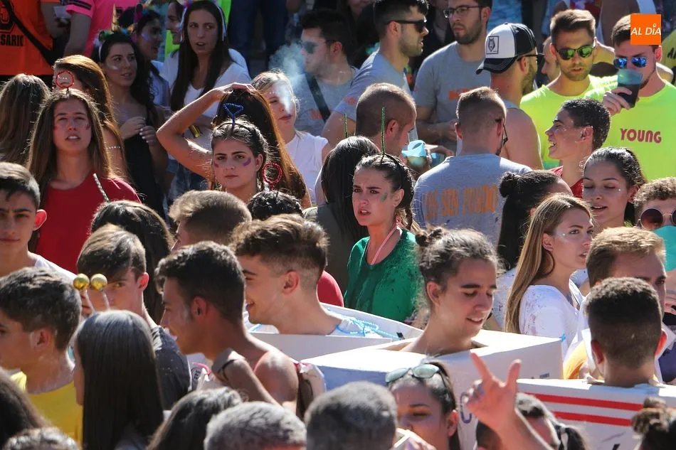 Foto 4 - Guijuelo entra en las fiestas con un colorido chupinazo