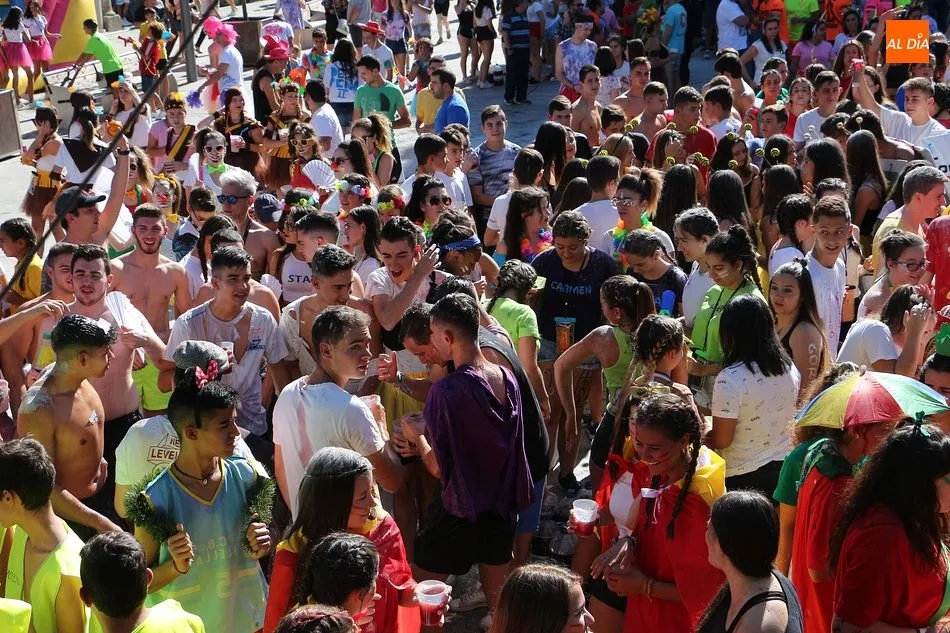 Foto 3 - Guijuelo entra en las fiestas con un colorido chupinazo