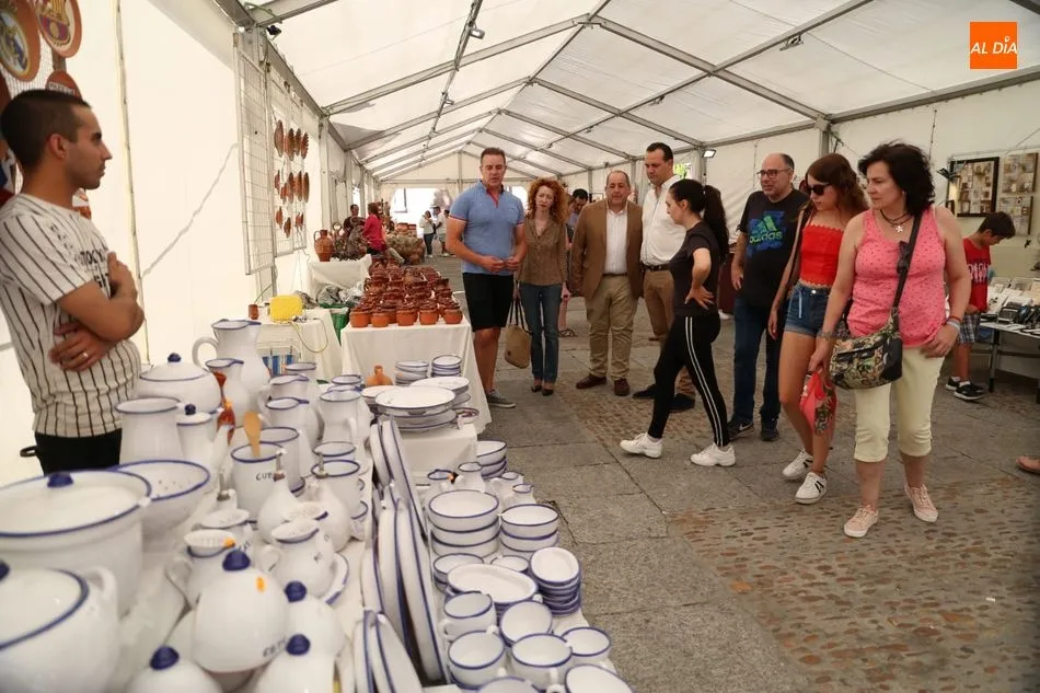 Foto 2 - Inaugurada la XXXI Feria del Barro de Salamanca, un escaparate de lujo para la alfarer&iacute;a popular
