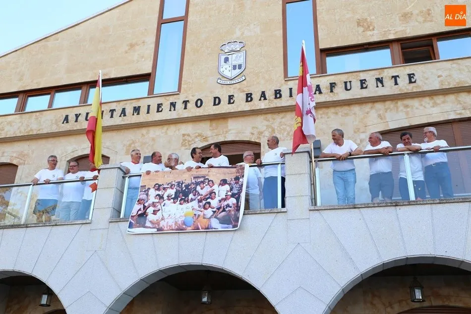 Foto 9 - La pe&ntilde;a El Desastre abre las fiestas de Babilafuente haciendo honor a su nombre