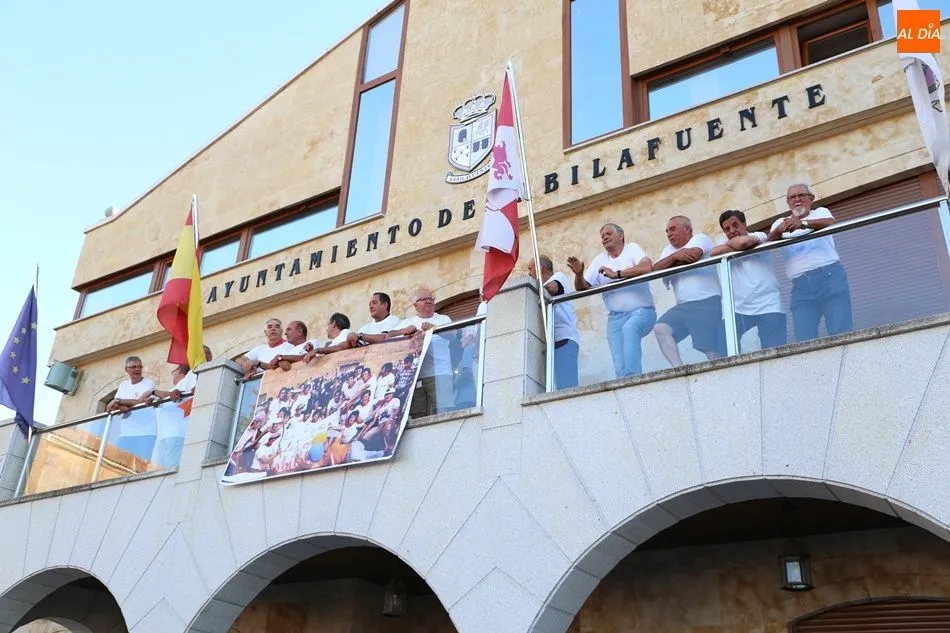 Foto 8 - La pe&ntilde;a El Desastre abre las fiestas de Babilafuente haciendo honor a su nombre