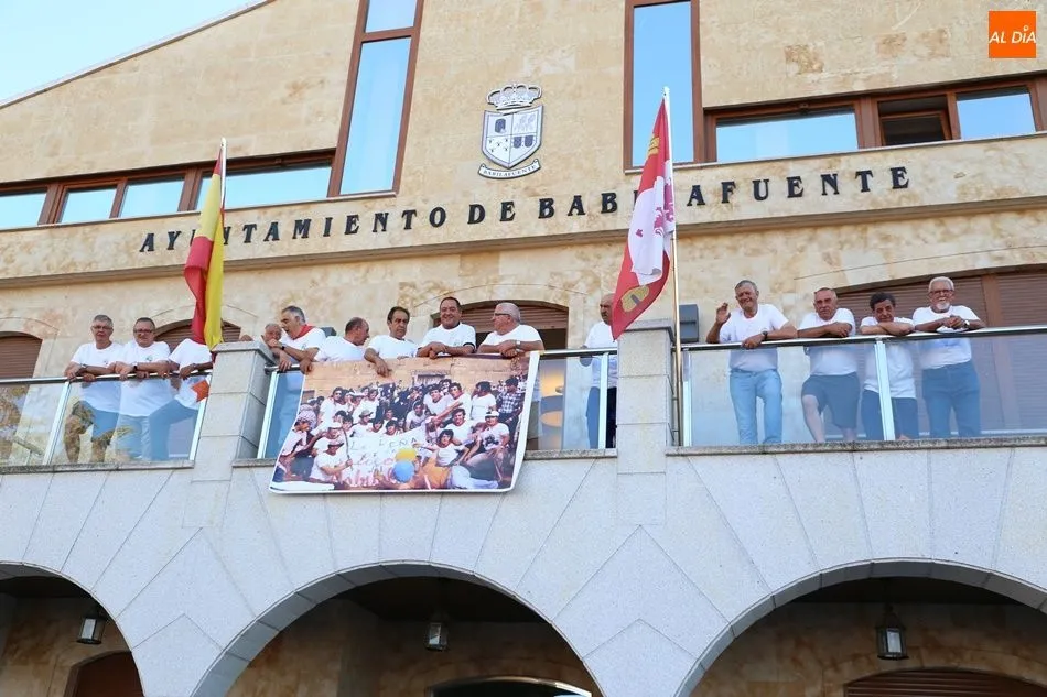 Foto 6 - La pe&ntilde;a El Desastre abre las fiestas de Babilafuente haciendo honor a su nombre