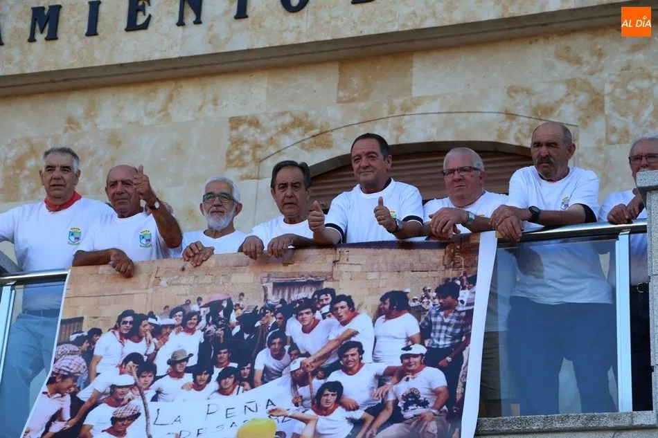 Foto 5 - La pe&ntilde;a El Desastre abre las fiestas de Babilafuente haciendo honor a su nombre
