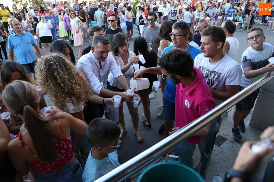 Foto 3 - La pe&ntilde;a El Desastre abre las fiestas de Babilafuente haciendo honor a su nombre