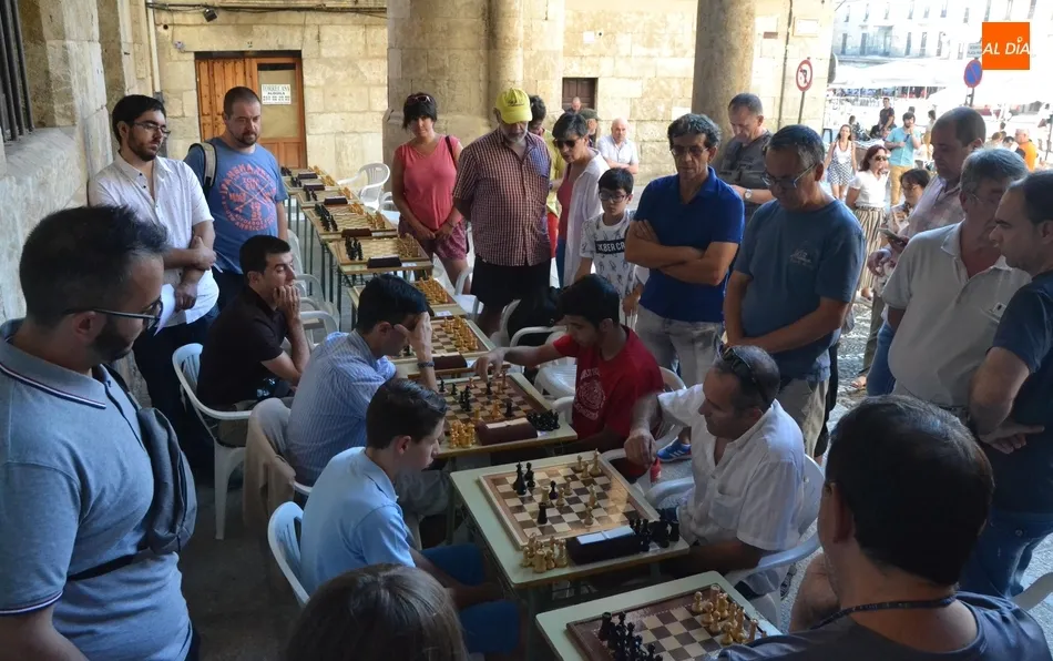 Luis Sánchez Arévalo revalida victoria en el Torneo de Ajedrez Relámpago  