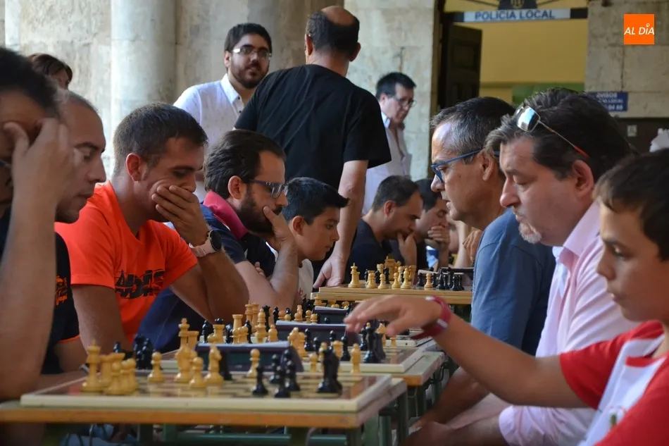 Foto 11 - Luis S&aacute;nchez Ar&eacute;valo revalida victoria en el Torneo de Ajedrez Rel&aacute;mpago  