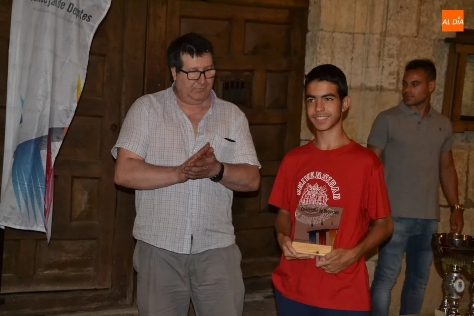 Foto 6 - Luis S&aacute;nchez Ar&eacute;valo revalida victoria en el Torneo de Ajedrez Rel&aacute;mpago  