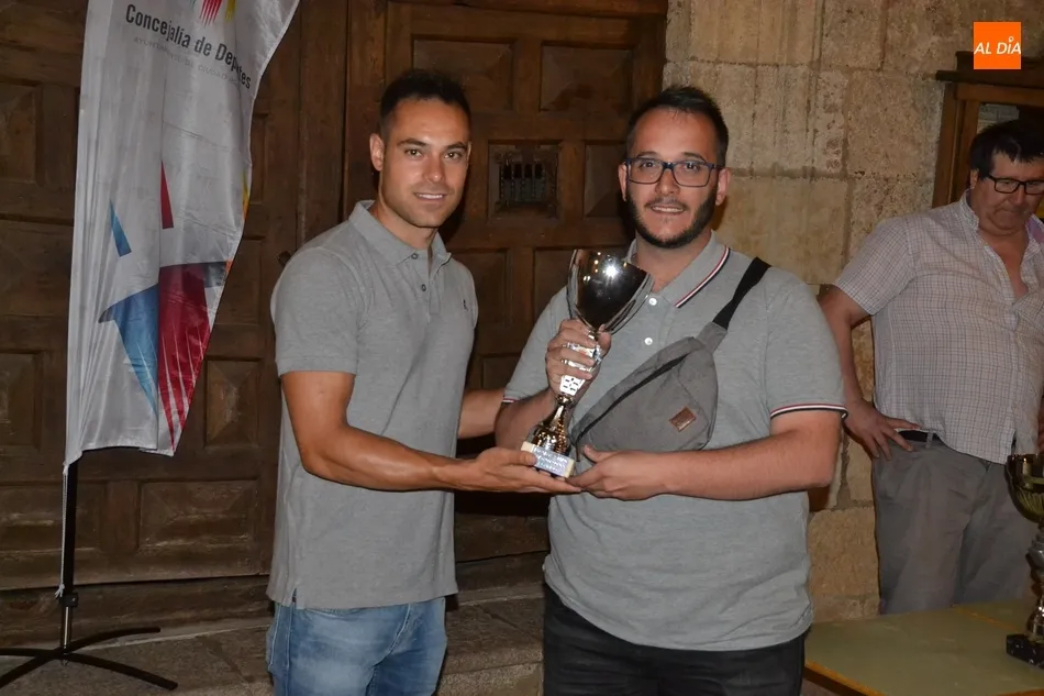 Foto 2 - Luis S&aacute;nchez Ar&eacute;valo revalida victoria en el Torneo de Ajedrez Rel&aacute;mpago  