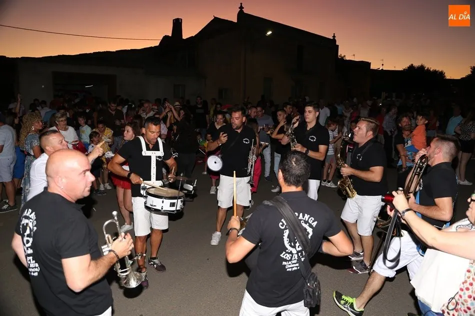 Foto 2 - Concentraci&oacute;n de pe&ntilde;as en Aldearrubia a ritmo de charanga