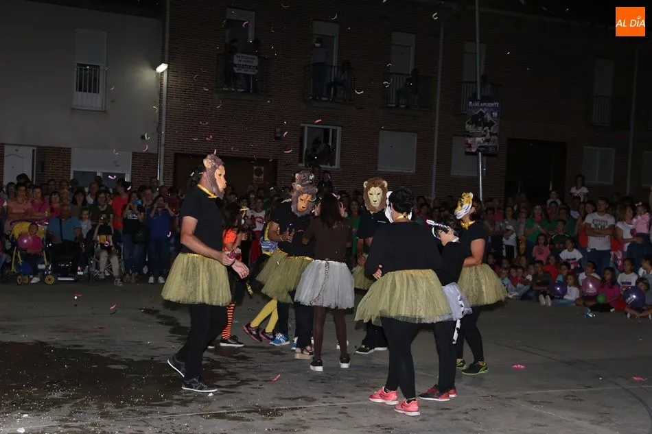 Foto 4 - La Corte de Honor y las pe&ntilde;as desatan la fiesta en Babilafuente