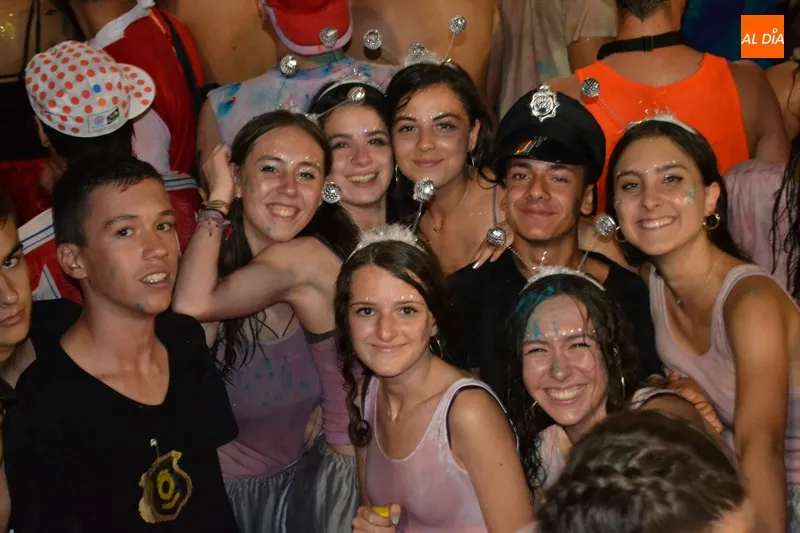 Foto 5 - Explosi&oacute;n de alegr&iacute;a y color para dar la bienvenida a las fiestas de San Roque en Macotera