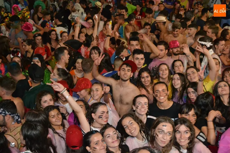 Foto 3 - Explosi&oacute;n de alegr&iacute;a y color para dar la bienvenida a las fiestas de San Roque en Macotera