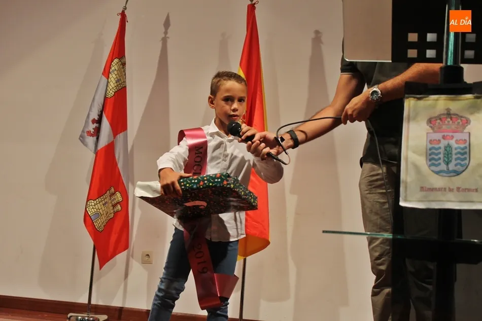 Foto 7 - Preg&oacute;n, chupinazo y a bailar en el arranque de las fiestas de Almenara de Tormes
