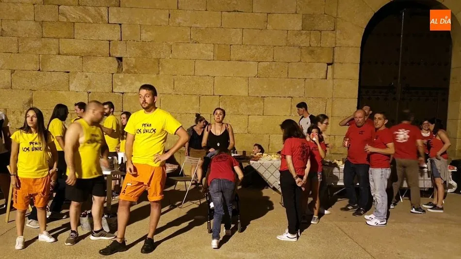 Foto 10 - Las Pe&ntilde;as de La Fregeneda disfrutan en su gran noche de las Fiestas de Verano