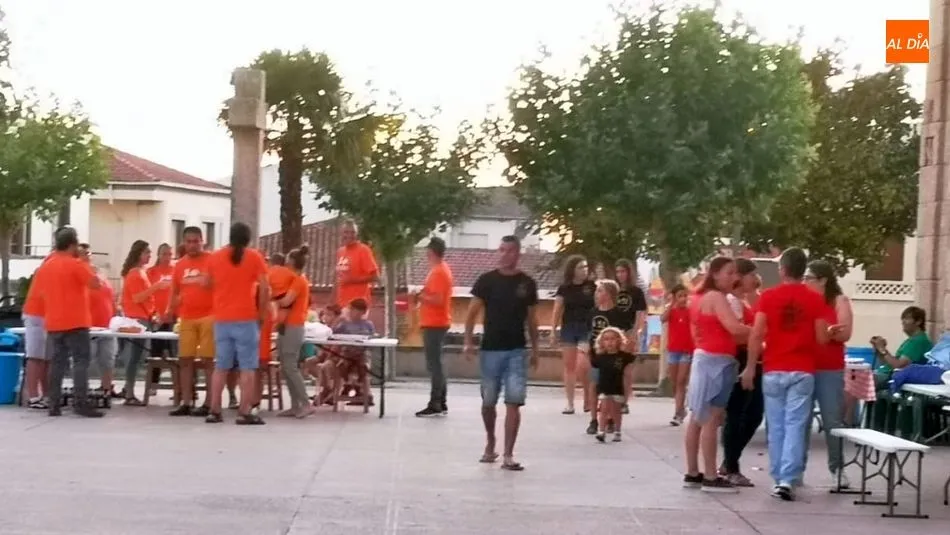Foto 5 - Las Pe&ntilde;as de La Fregeneda disfrutan en su gran noche de las Fiestas de Verano