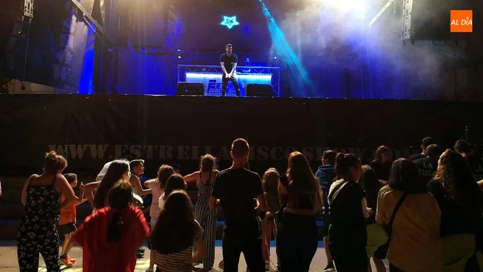 Foto 7 - Las Pe&ntilde;as de La Fregeneda disfrutan en su gran noche de las Fiestas de Verano