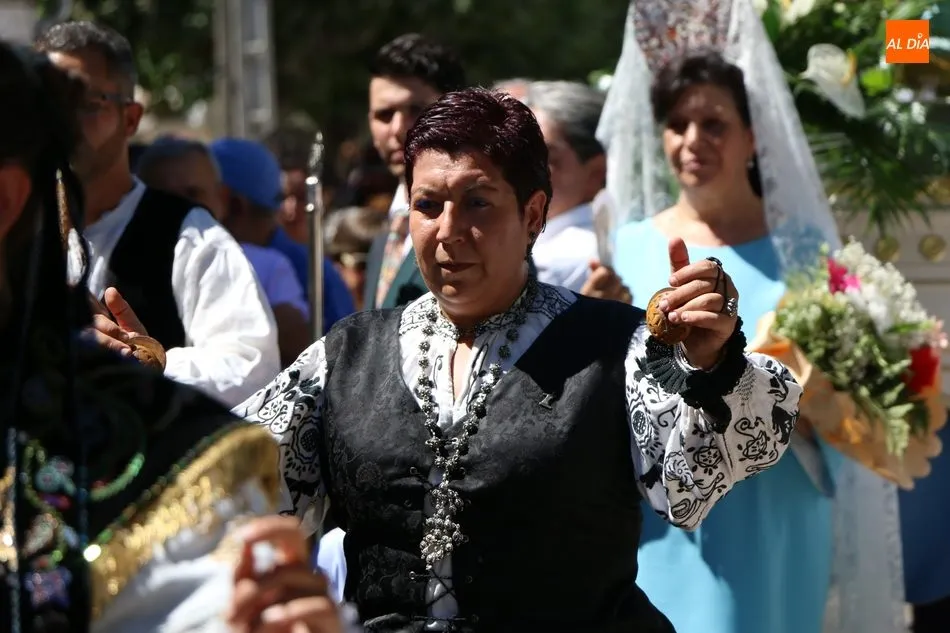 Foto 11 - Mar&iacute;a Jos&eacute; y Ricardo Medina Hern&aacute;ndez&nbsp;gu&iacute;an a la Virgen del Socorro hasta su ermita en...