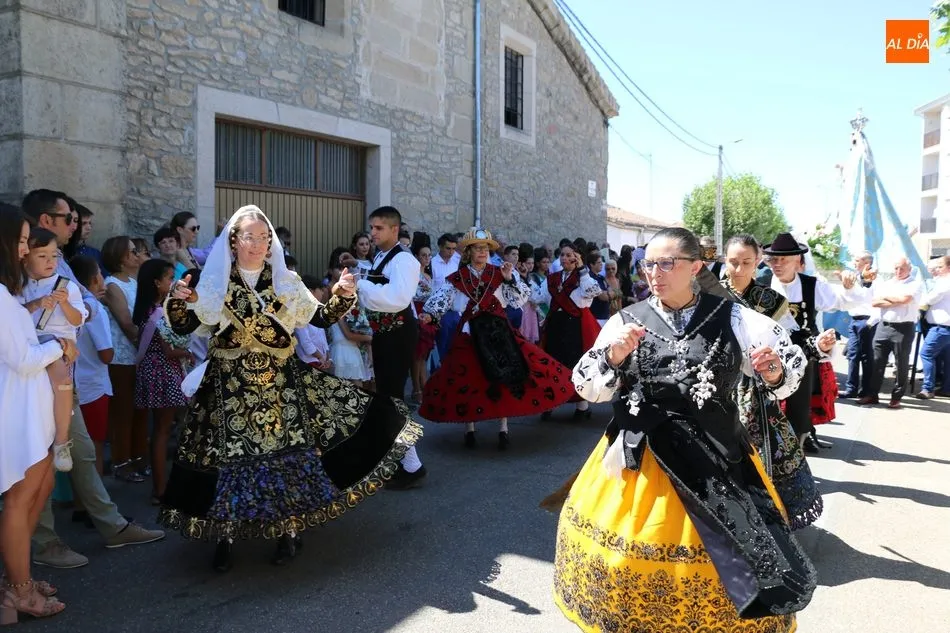 Foto 10 - Mar&iacute;a Jos&eacute; y Ricardo Medina Hern&aacute;ndez&nbsp;gu&iacute;an a la Virgen del Socorro hasta su ermita en...