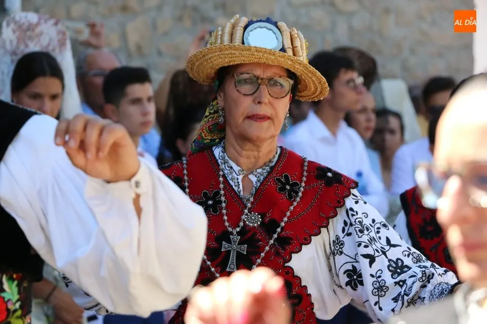 Foto 8 - Mar&iacute;a Jos&eacute; y Ricardo Medina Hern&aacute;ndez&nbsp;gu&iacute;an a la Virgen del Socorro hasta su ermita en...
