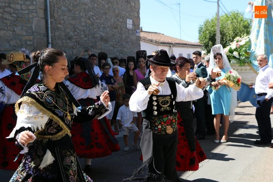 Foto 7 - Mar&iacute;a Jos&eacute; y Ricardo Medina Hern&aacute;ndez&nbsp;gu&iacute;an a la Virgen del Socorro hasta su ermita en...