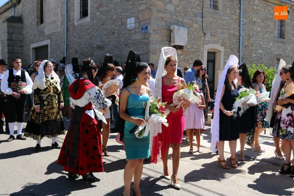 Foto 6 - Mar&iacute;a Jos&eacute; y Ricardo Medina Hern&aacute;ndez&nbsp;gu&iacute;an a la Virgen del Socorro hasta su ermita en...
