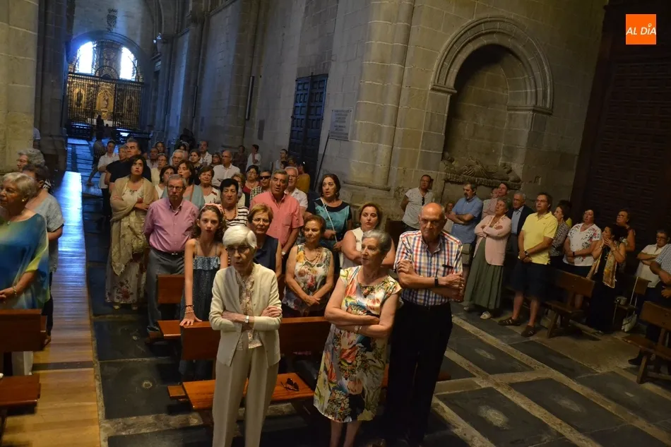 Foto 9 - Jos&eacute; S&aacute;nchez preside la concurrid&iacute;sima Misa Estacional en el d&iacute;a grande de la Catedral  