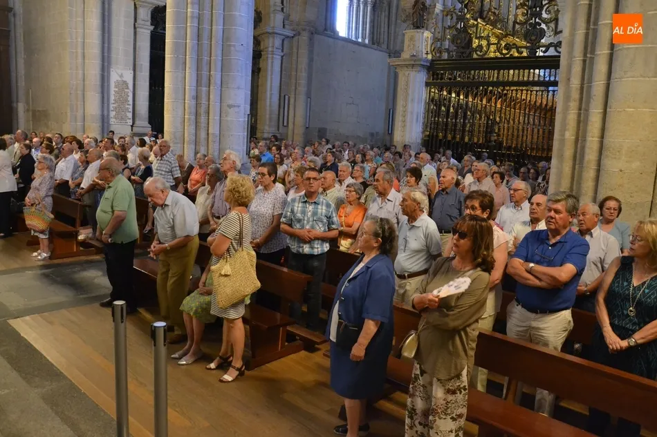 Foto 6 - Jos&eacute; S&aacute;nchez preside la concurrid&iacute;sima Misa Estacional en el d&iacute;a grande de la Catedral  