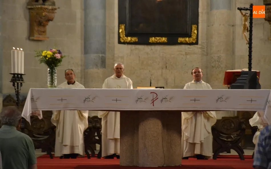Foto 5 - Jos&eacute; S&aacute;nchez preside la concurrid&iacute;sima Misa Estacional en el d&iacute;a grande de la Catedral  