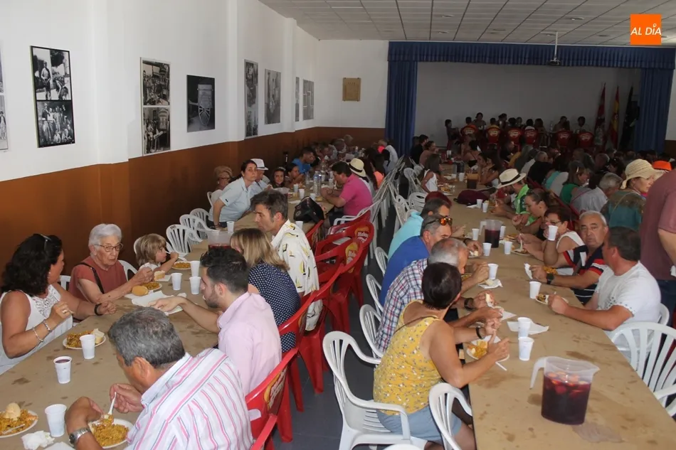 Foto 4 - La paella popular re&uacute;ne a m&aacute;s de 400 comensales en Almenara de Tormes&nbsp;