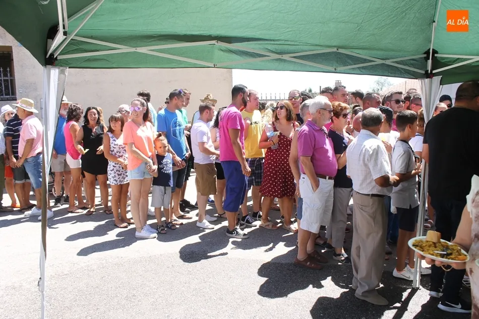 Foto 3 - La paella popular re&uacute;ne a m&aacute;s de 400 comensales en Almenara de Tormes&nbsp;